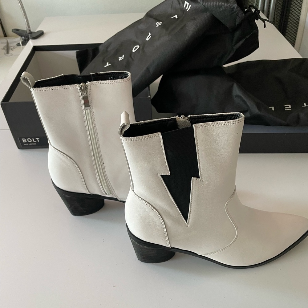 Teleport White Leather Ankle Boots with Black Lightning Bolt size 10